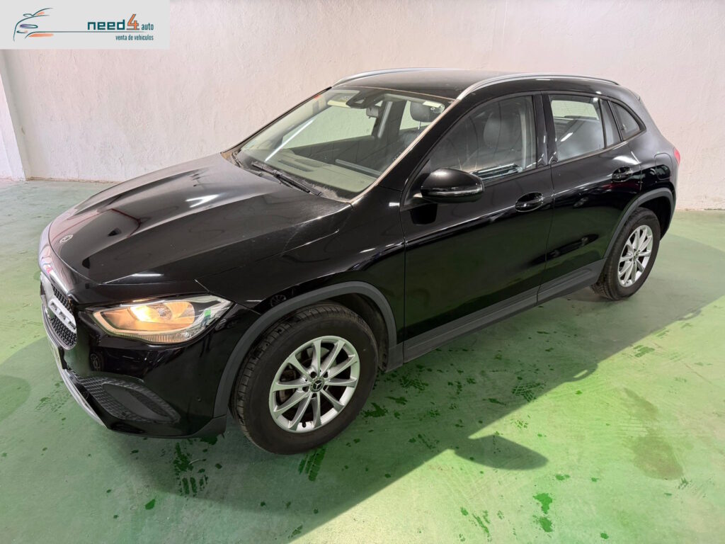 MERCEDES-BENZ  GLA 180